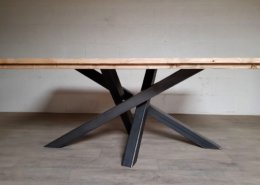 pieds de table croises